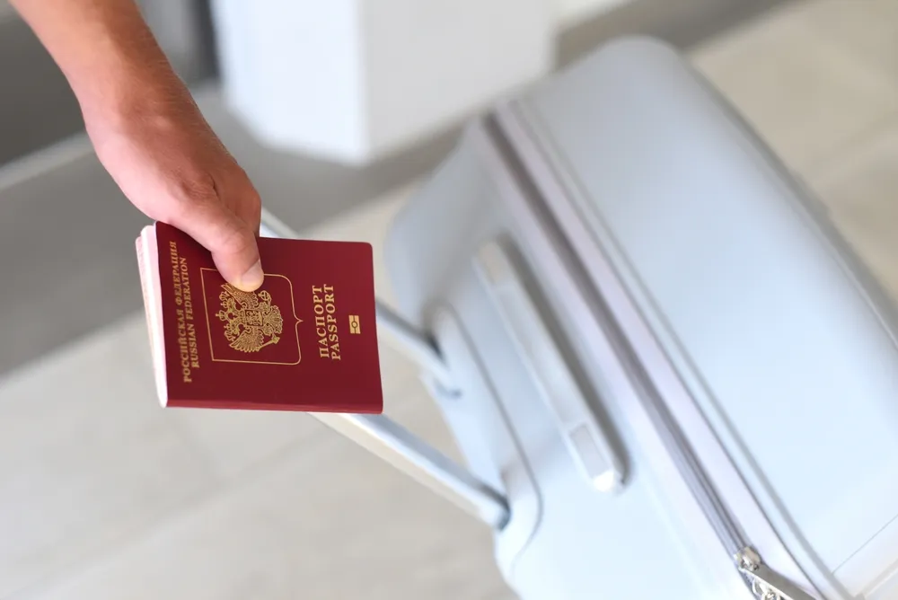 В РСТ заявили, что случаи изъятия заграничных паспортов из-за ошибок единичны