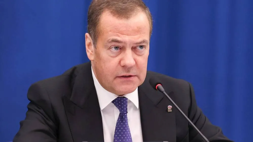 Медведев пригрозил третьей мировой войной в случае покушения на земли России