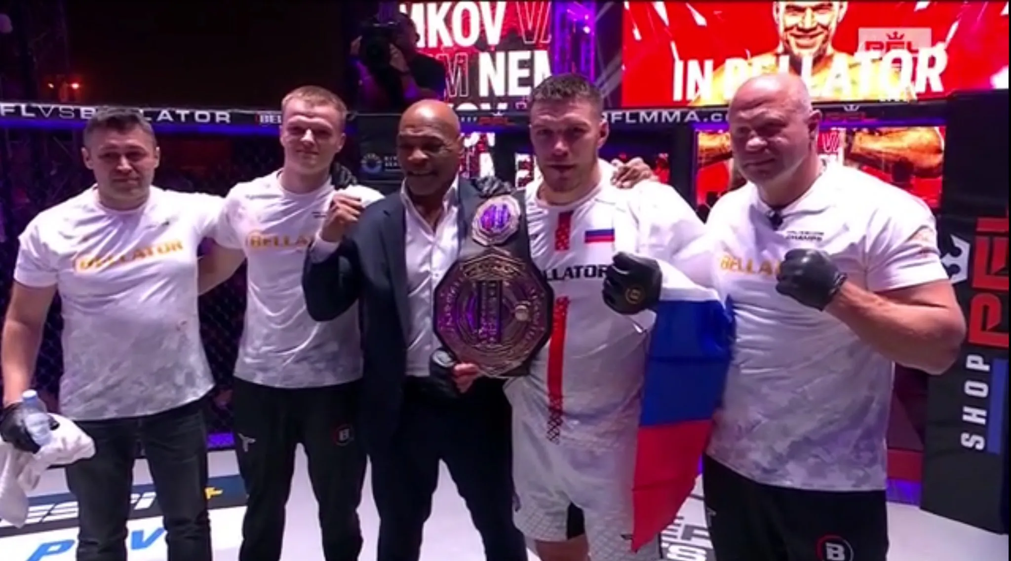 Немков выиграл дебютный бой в тяжёлом весе, задушив бразильца Каппелоццу