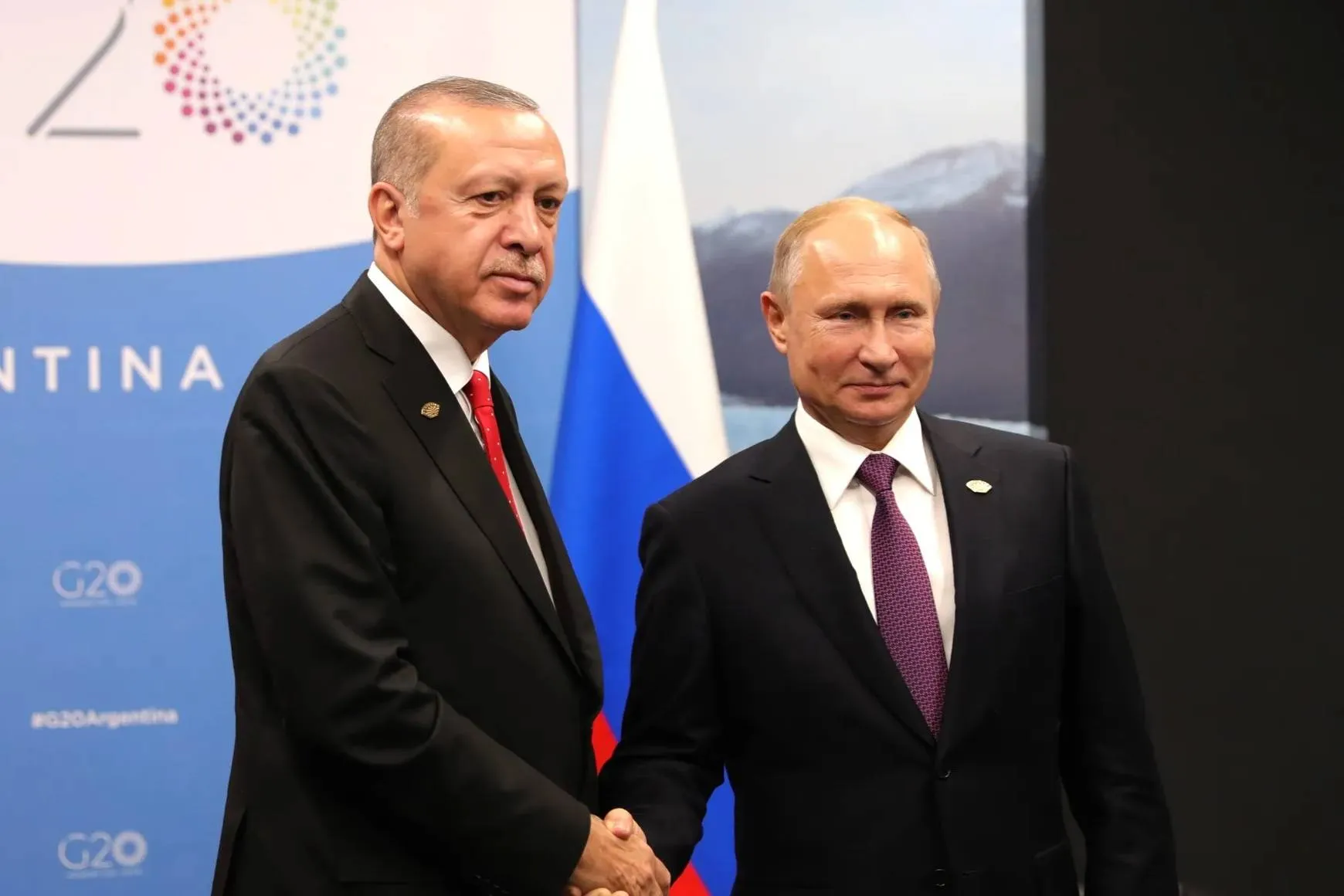 Путин пообещал Эрдогану не затягивать с приездом в Турцию