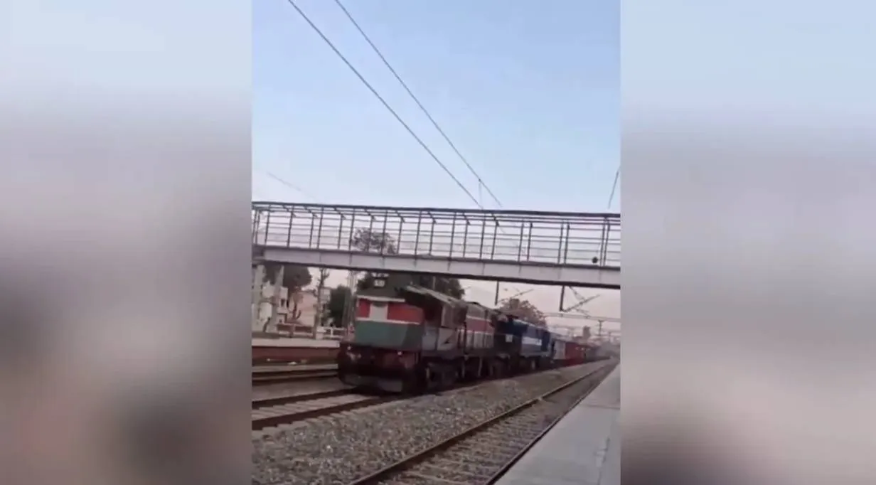 Бешеный состав: В Индии грузовой поезд проехал 80 км без машиниста и попал на видео
