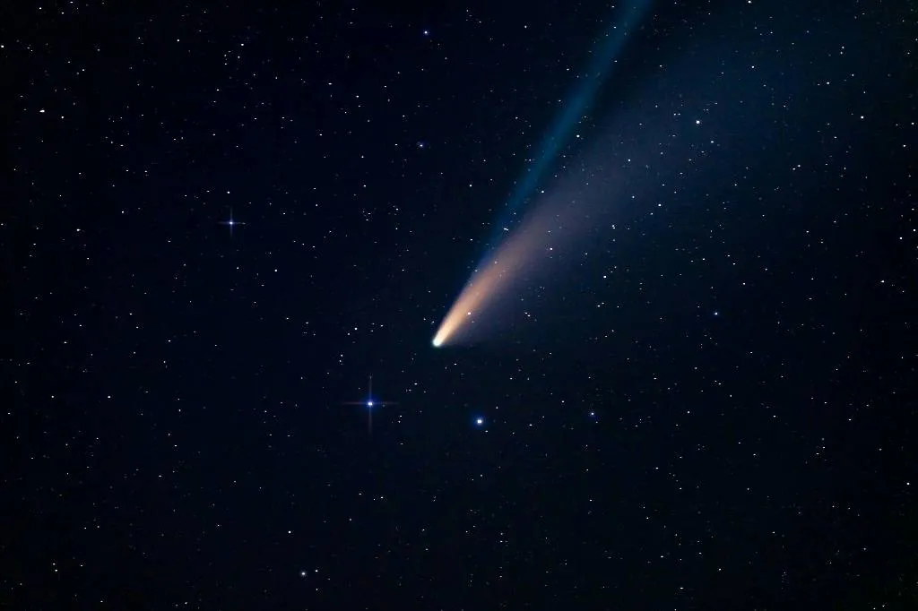 Астроном рассказала, когда россияне смогут увидеть две яркие кометы