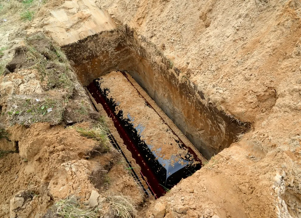 В Кургане на кладбище нашли бесхозные гробы с телами