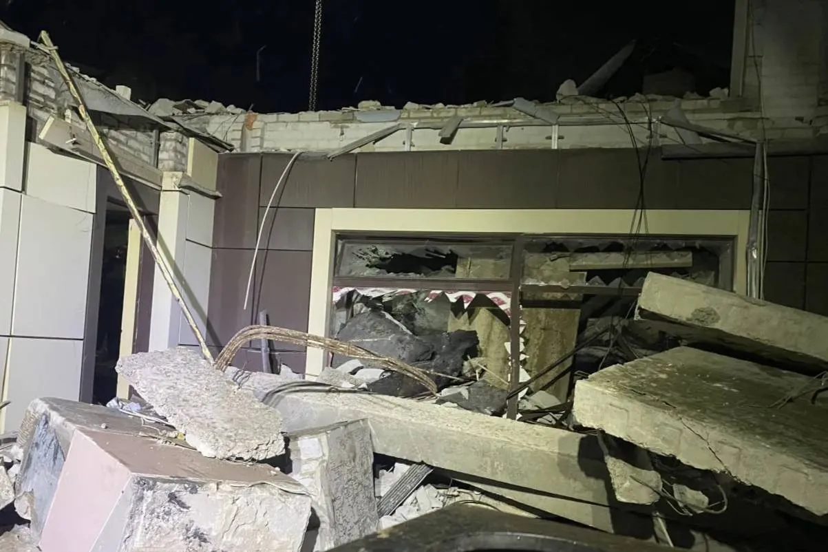 До восьми выросло число жертв удара ВСУ по пекарне в Лисичанске
