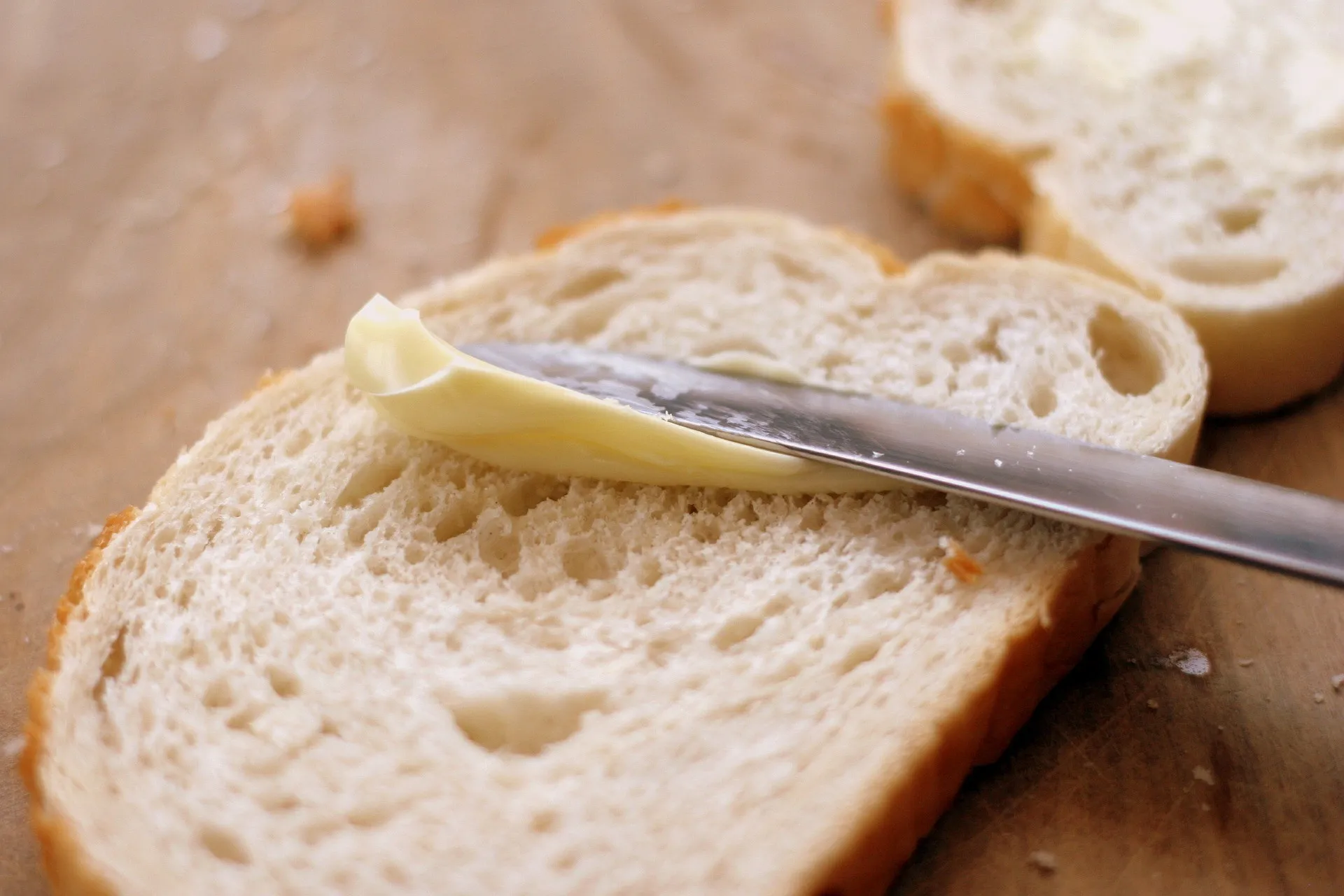 Диетолог раскрыла, можно ли похудеть на бутербродах с маслом