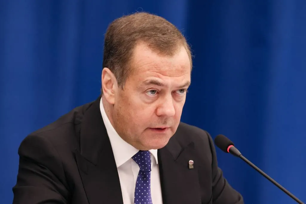 Медведев заявил, что ни у кого не получится изолировать Россию