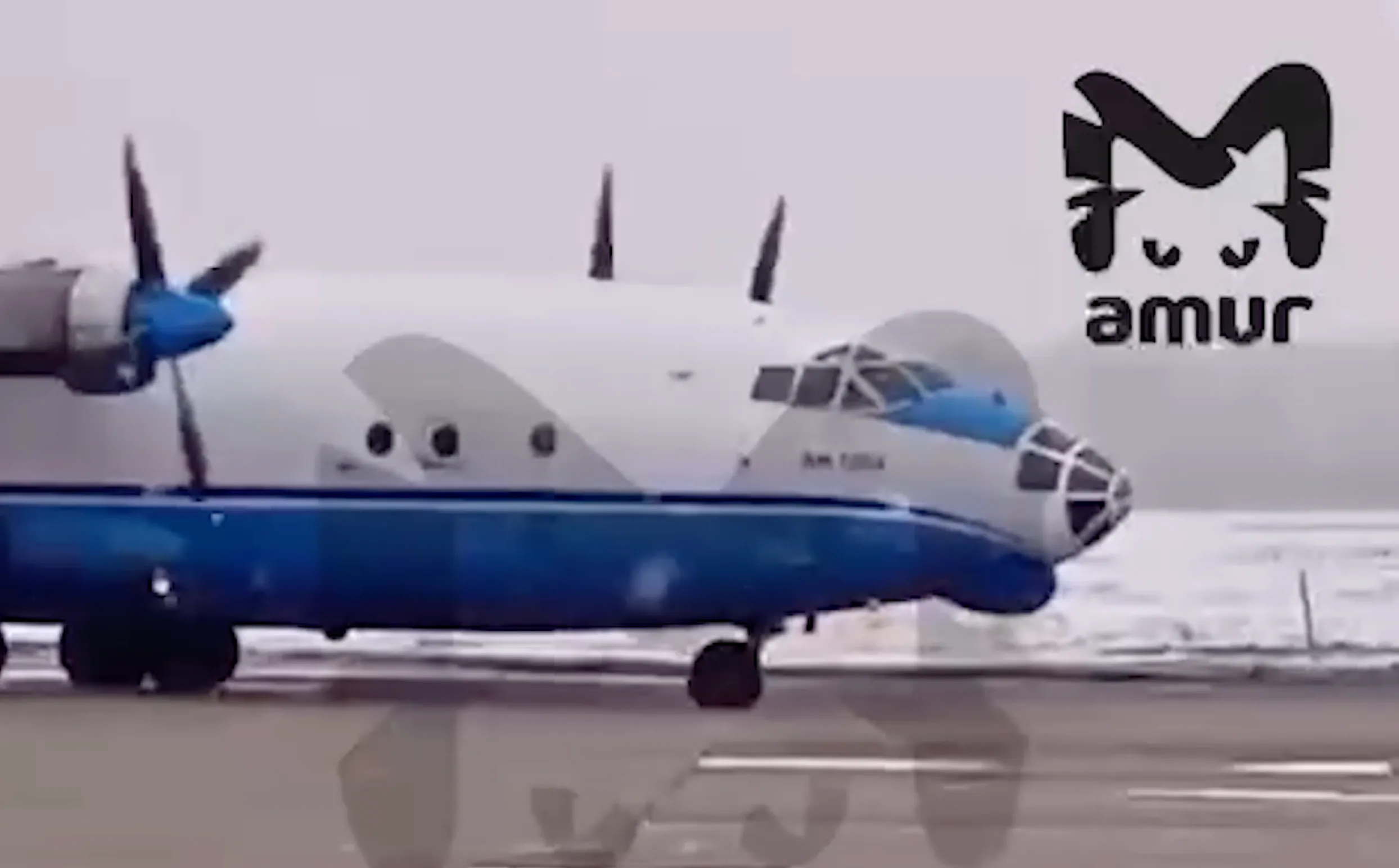 Военно-транспортный самолёт Ан-12 совершил аварийную посадку на аэродроме Хурба