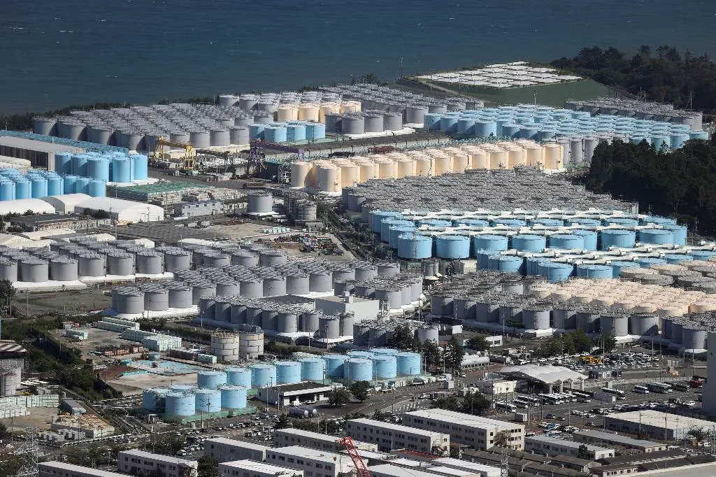 В Японии прекратили сброс воды с "Фукусимы" после мощного землетрясения