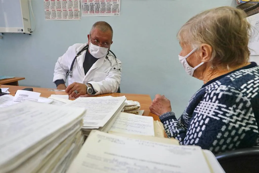 В России повысили спецвыплаты медикам в малых городах и сёлах