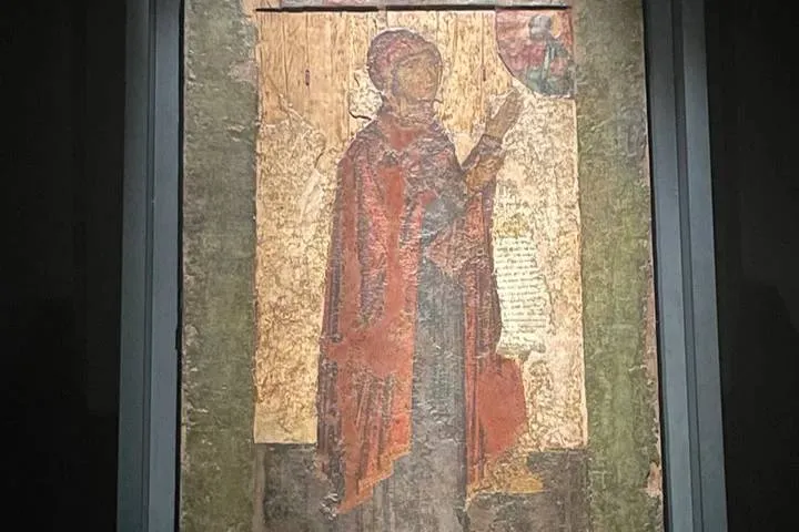 Во Владимире показали чудотворную икону XII века после столетней реставрации