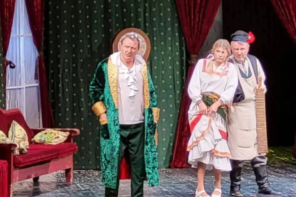 "Влюбил в себя зал": Марат Башаров прервал спектакль в Ростове, чтобы спасти зрителя