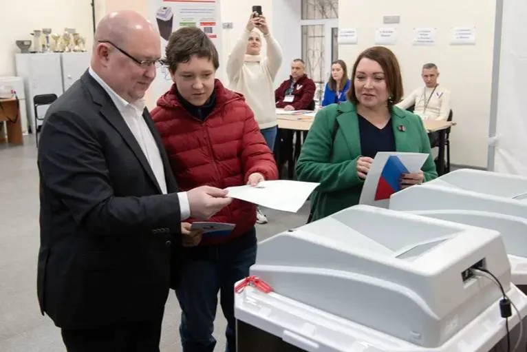 "Настроение праздничное": Губернатор Севастополя проголосовал на выборах президента