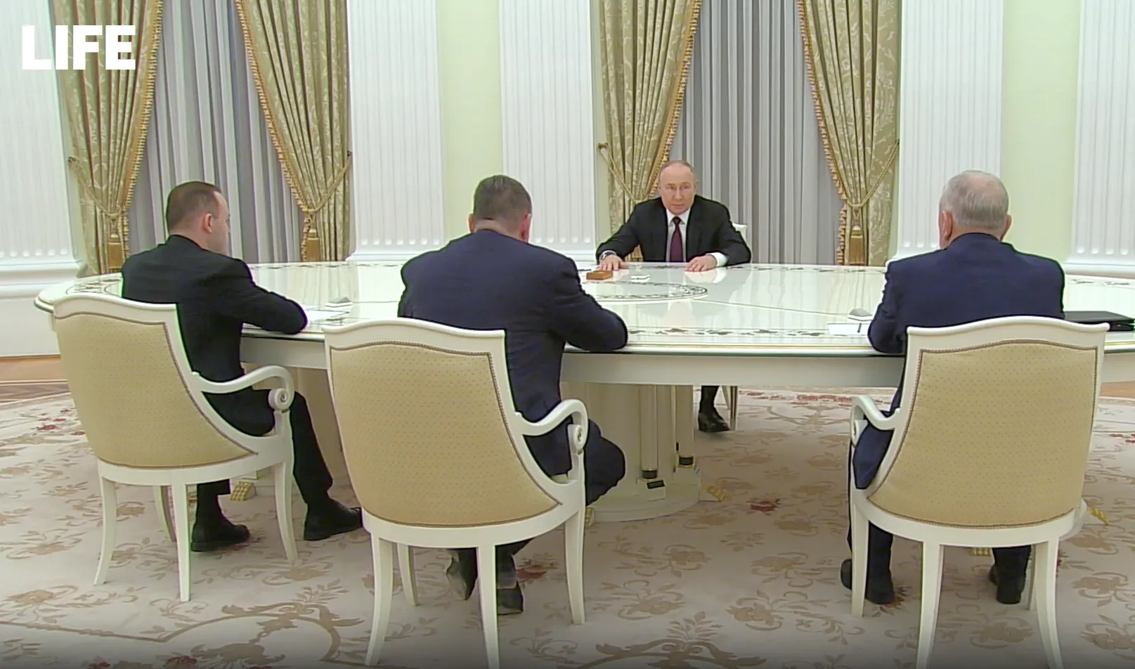 Путин встретился с кандидатами в президенты и призвал к совместной работе