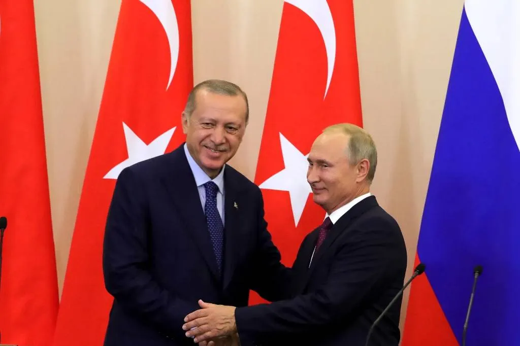 Эрдоган по телефону поздравил Путина с переизбранием, пожелав новых успехов