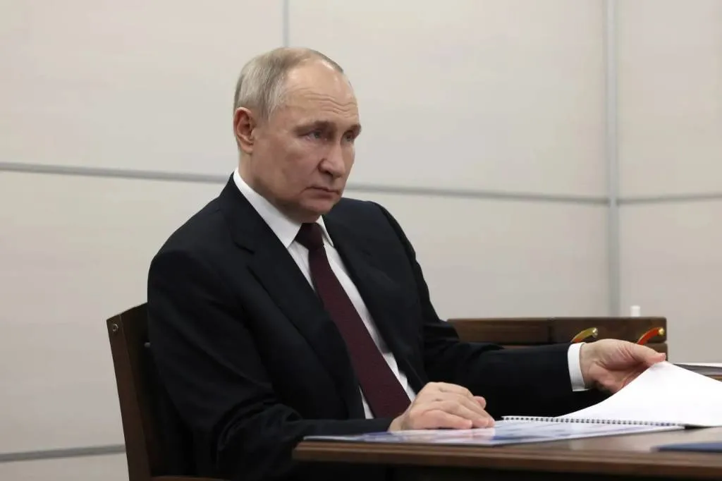 Путин подчеркнул важность укрепления обороноспособности и безопасности России