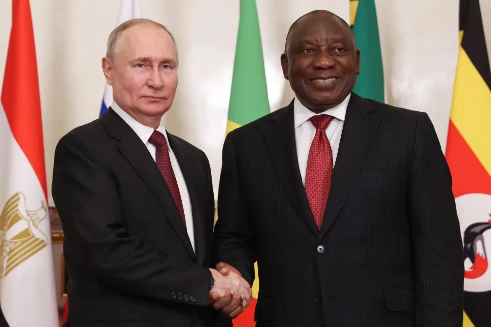 Президент ЮАР Рамафоса поздравил Путина с победой на выборах