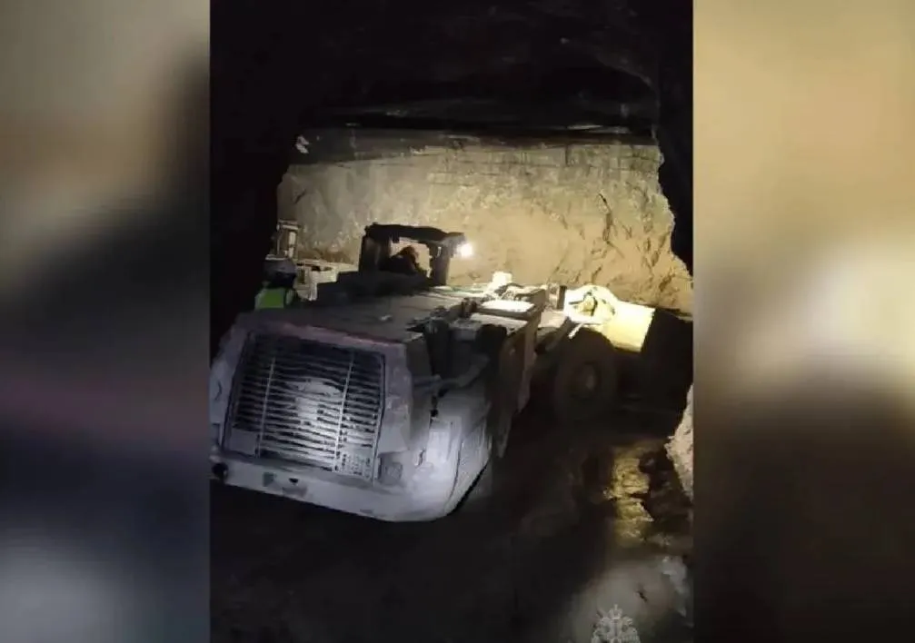 Спасатели в Приамурье пробурили 53 метра скважины к застрявшим горнякам