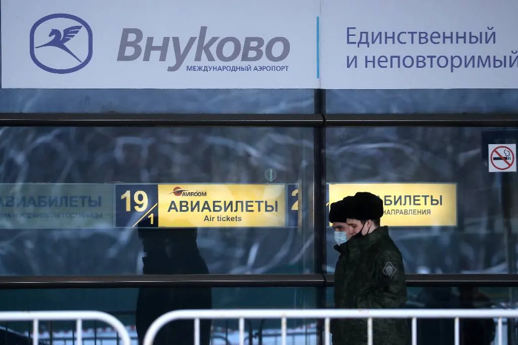 Московские аэропорты усилили меры безопасности после стрельбы в Crocus City Hall