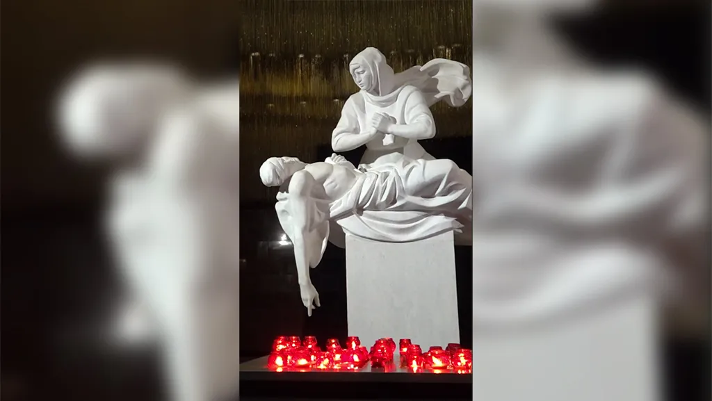В Музее Победы зажгли сотни свечей в день траура по жертвам теракта в 