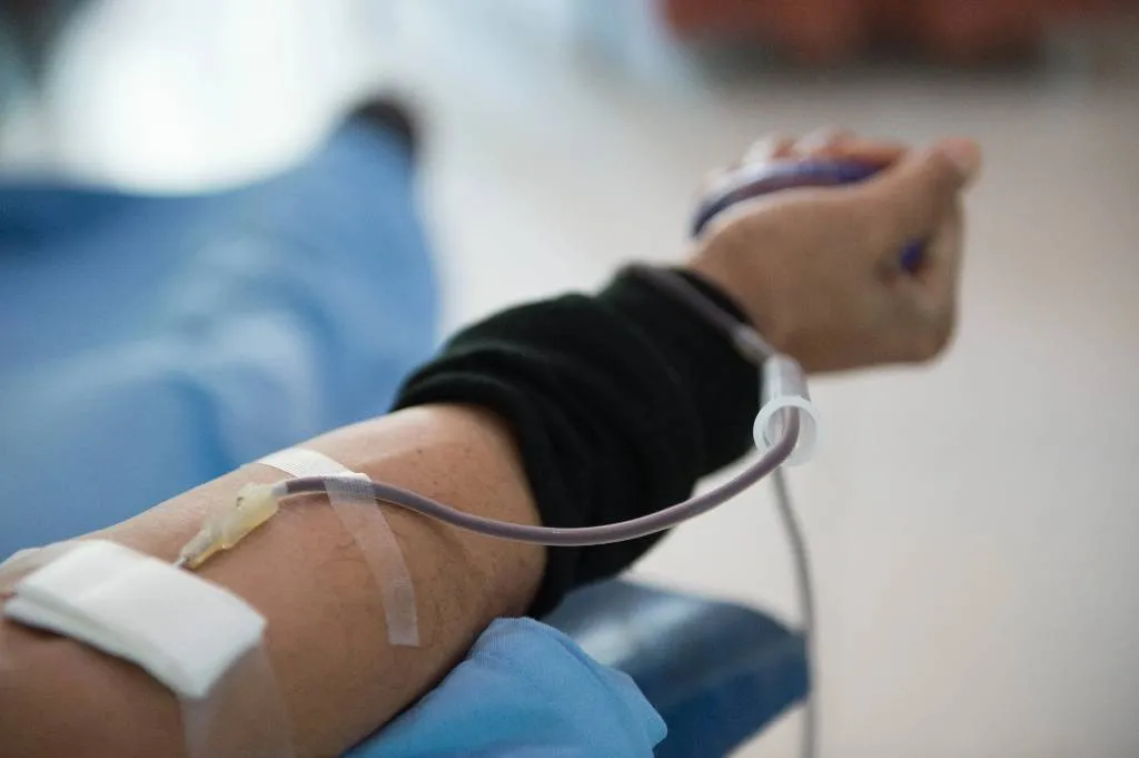 В России могут наделить доноров крови особым статусом
