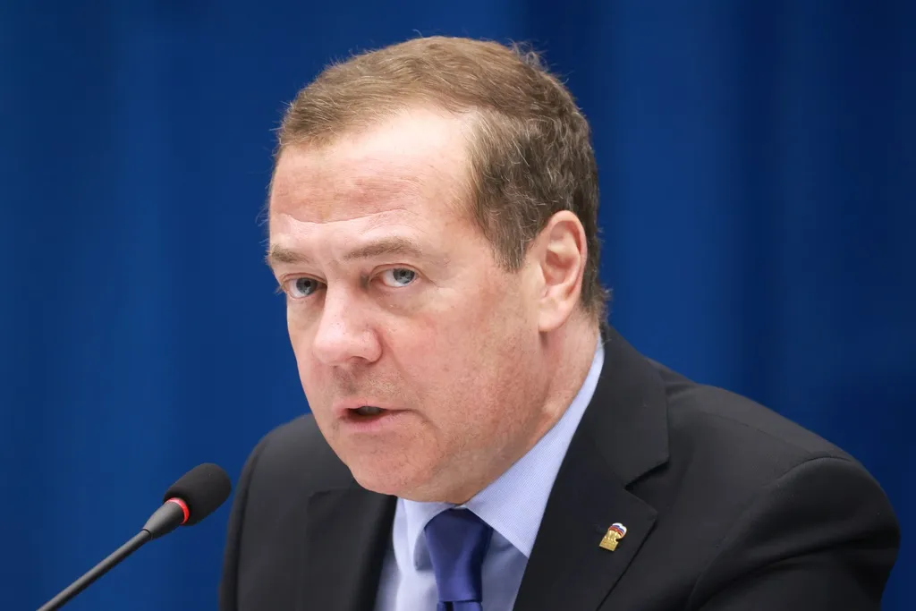  "Убить всех!": Медведев назвал самую справедливую кару для террористов из "Крокуса" и их хозяев
