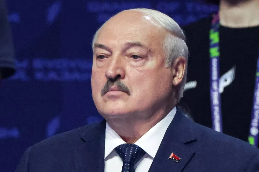 "Мы расслабляться не должны": Лукашенко заявил об угрозе нападения НАТО на Белоруссию и Россию
