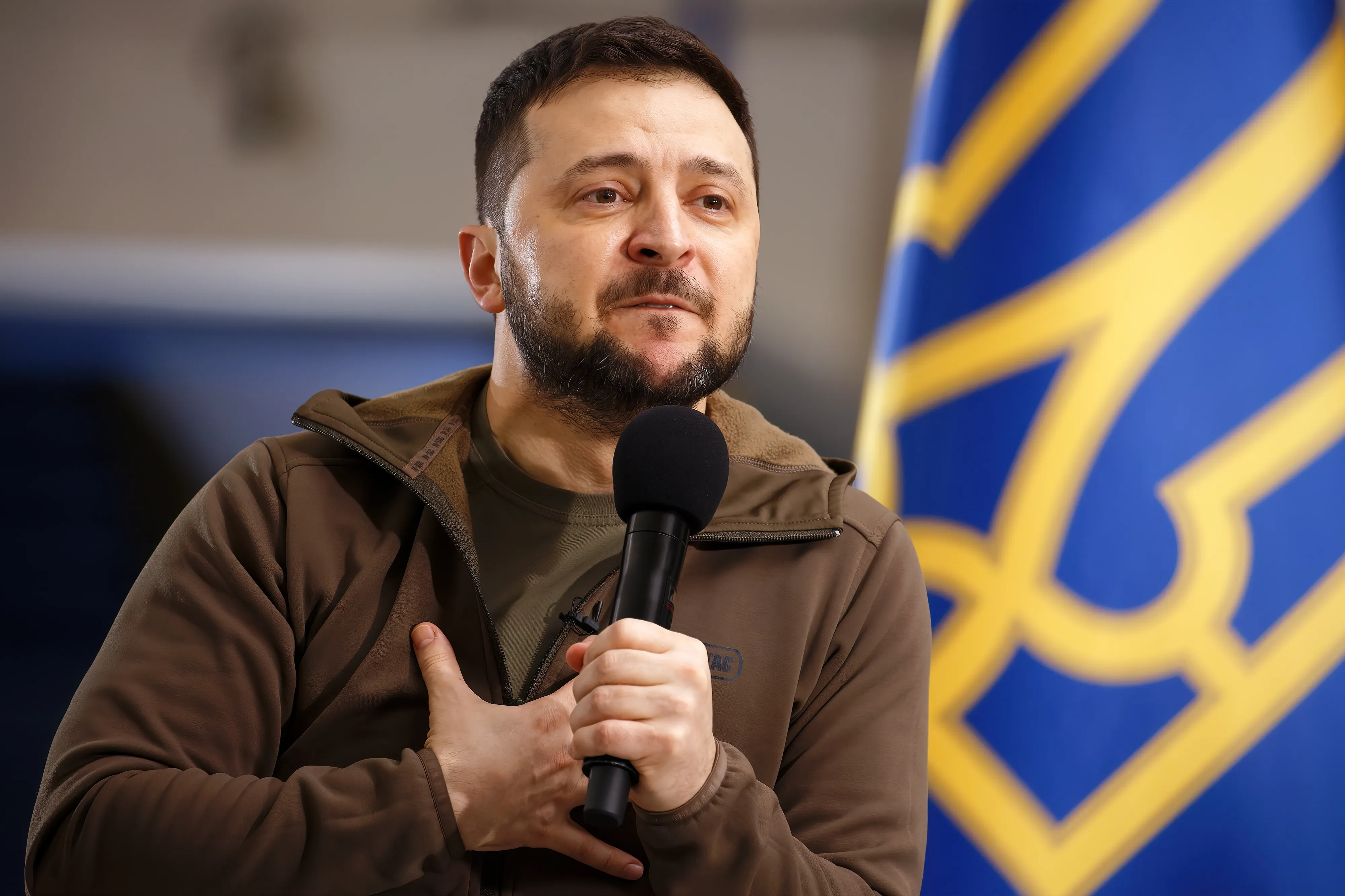 Киев опроверг, что Зеленский даст интервью Такеру Карлсону