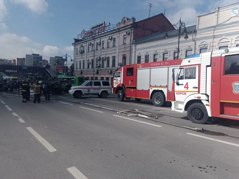 Десять человек пострадали в Курске в массовом ДТП с автобусами и сгоревшими авто