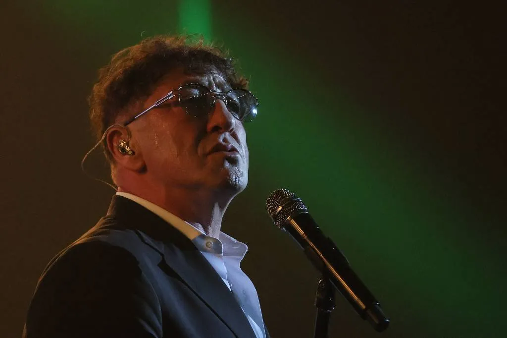 Лепс начал концерт с минуты молчания в память о жертвах теракта в Крокусе