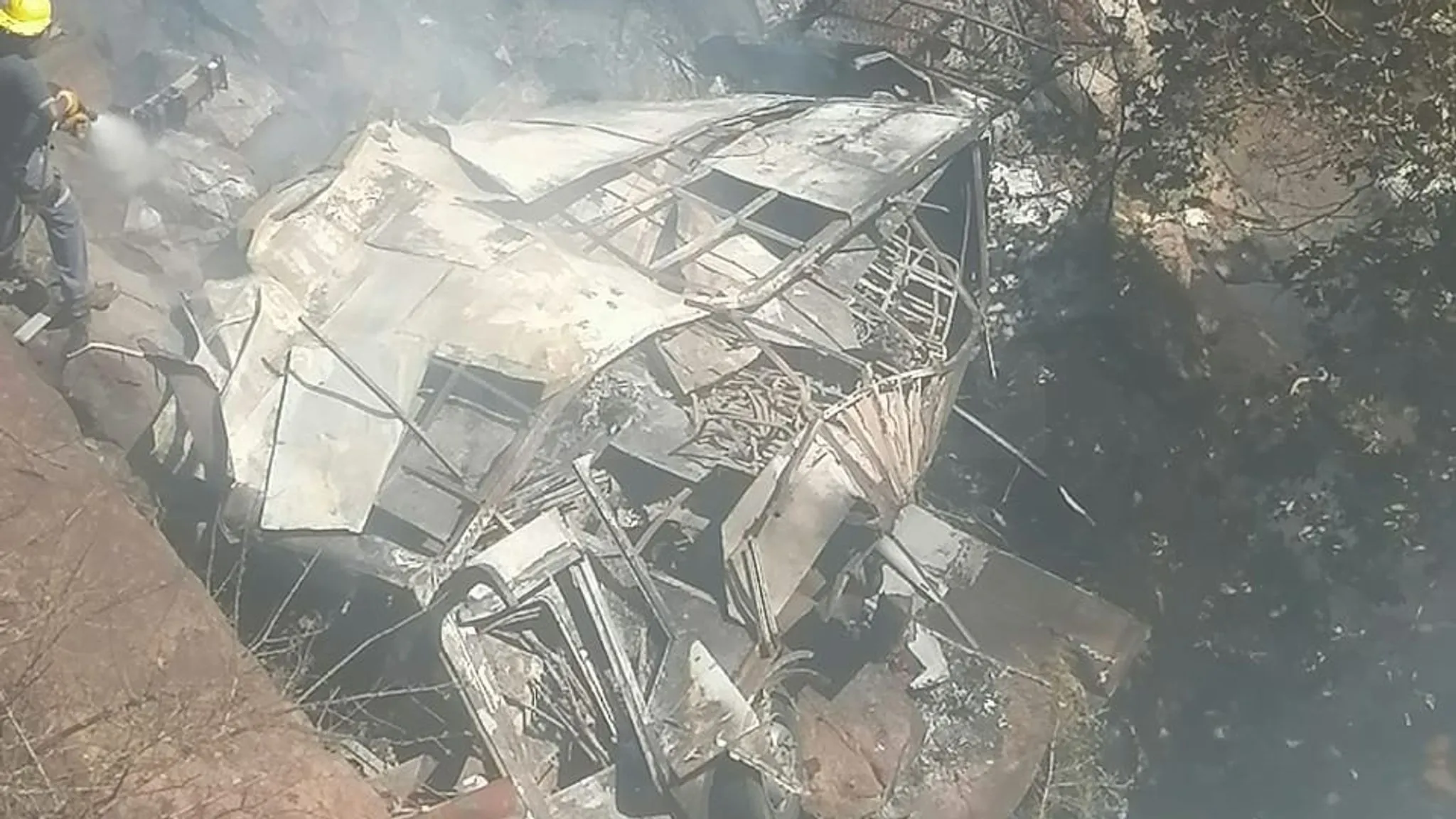 Более 40 человек погибло при падении автобуса с моста в провинции Лимпопо