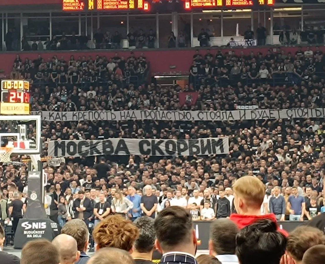 Матч баскетбольной Евролиги начался с минуты молчания по жертвам теракта в 