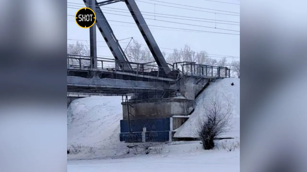 При взрыве на ж/д мосту в Самарской области повреждены металлоконструкции