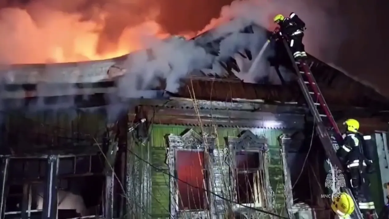 Пожар в частном доме на северо-западе Москвы унёс жизни четверых человек