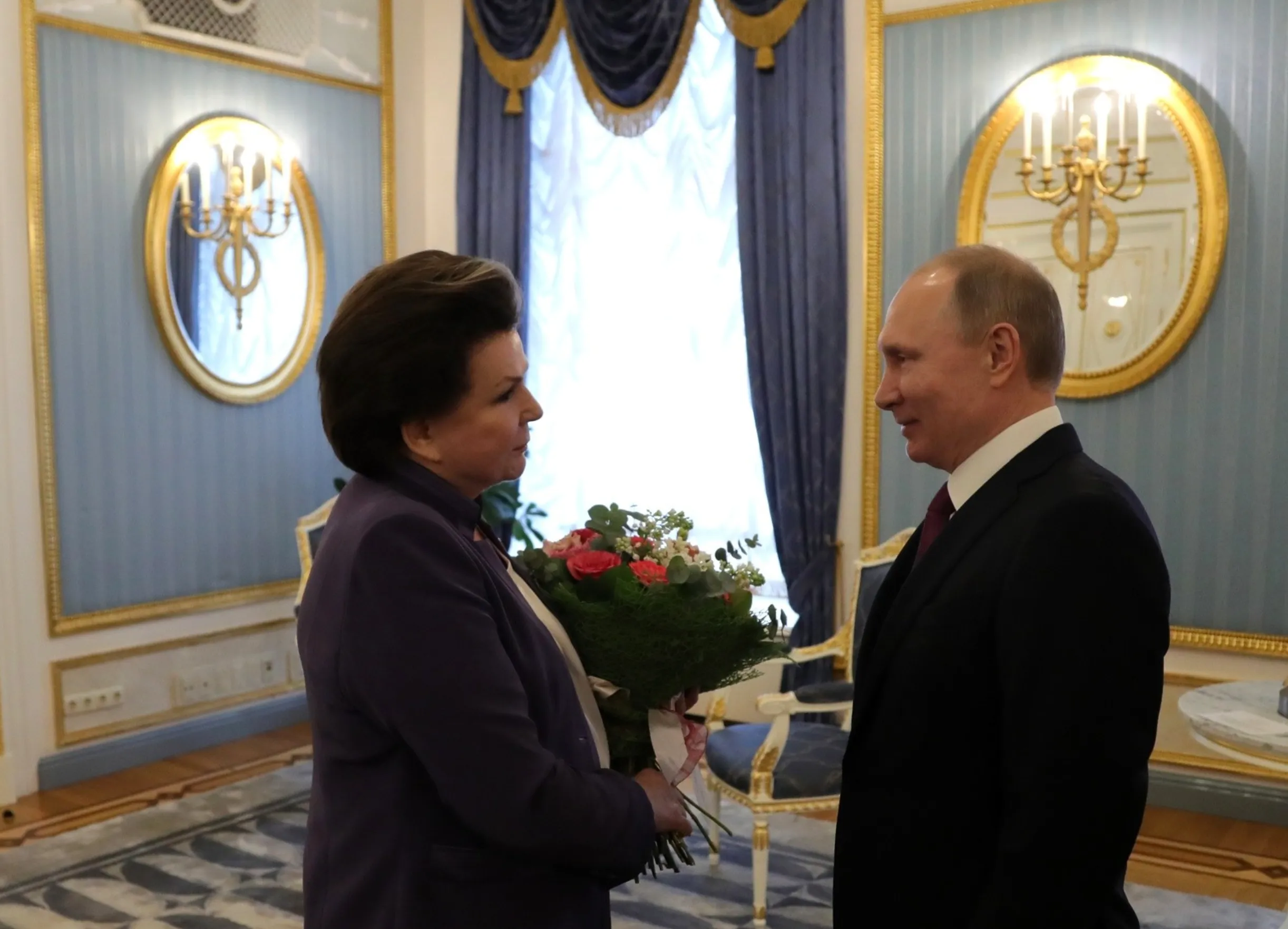 Путин поздравил Терешкову с днём рождения, ей исполнилось 87 лет