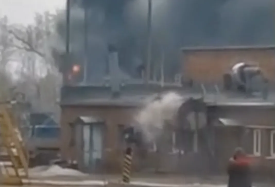 ВСУ нанесли повторный удар по комбинату в Железногорске, где работали врачи и пожарные