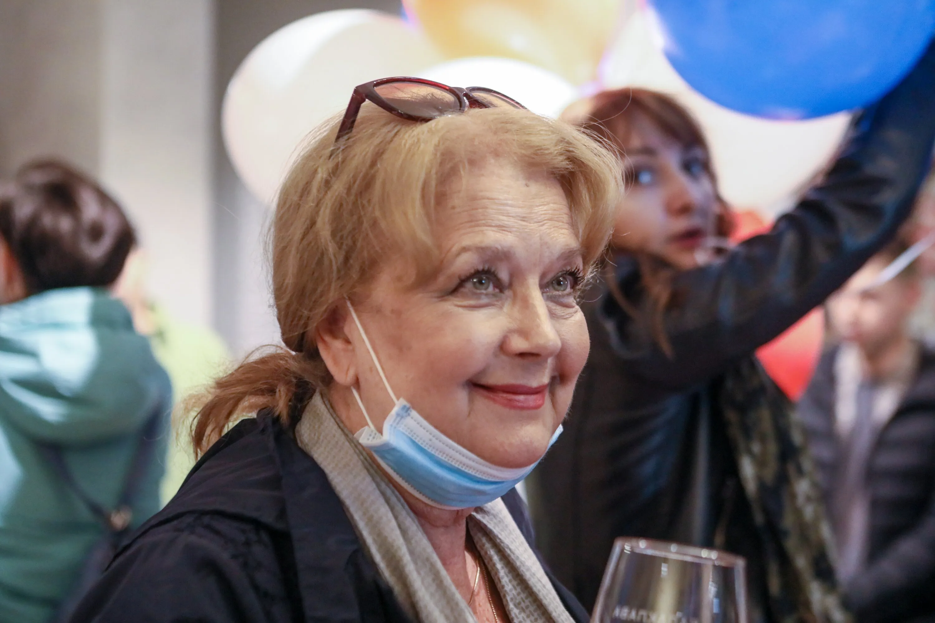 102-летняя мама актрисы Алфёровой попала в больницу с травмой головы