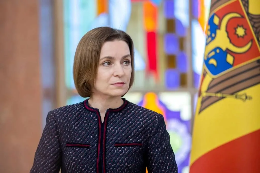Санду пожаловалась Макрону на попытки России свергнуть власть в Молдавии