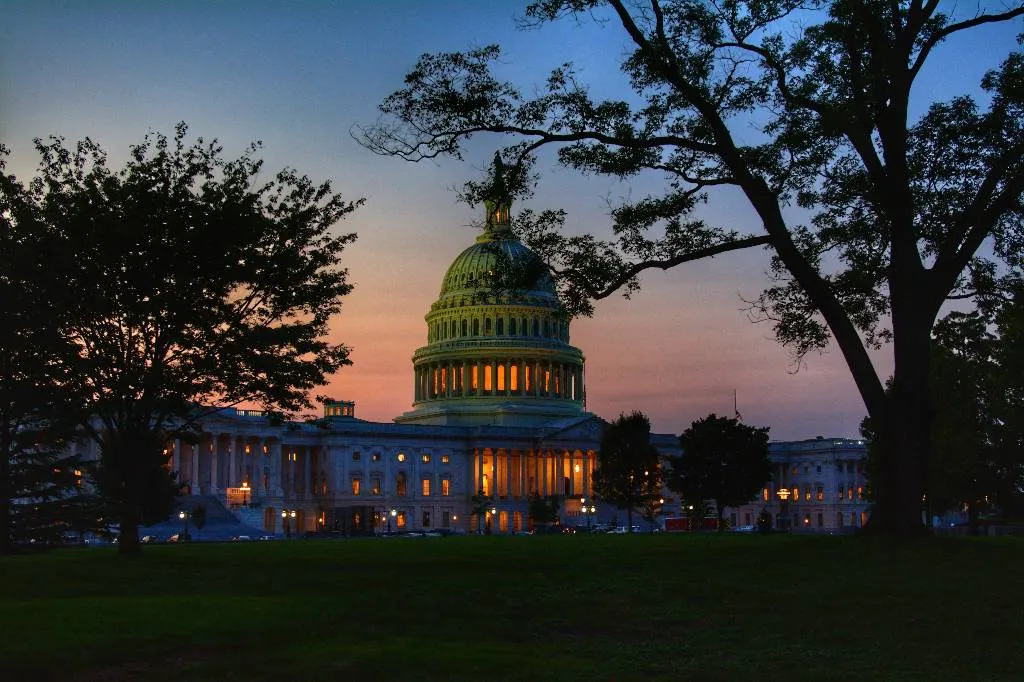 Сенат США поддержал законопроект о финансировании кабмина до конца сентября