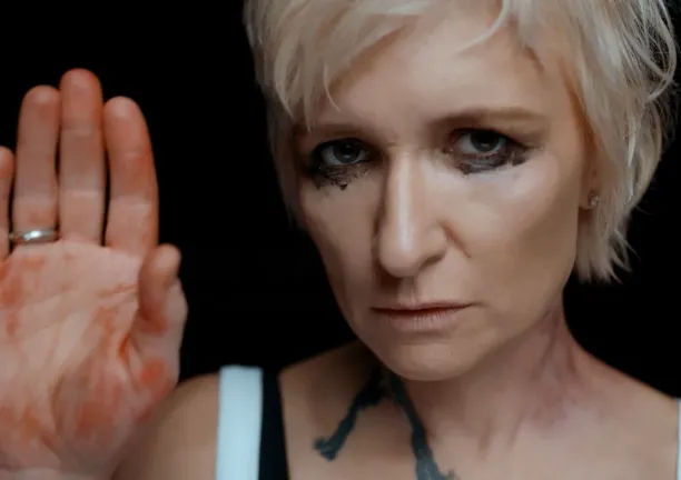 Певица Арбенина выпустила клип о домашнем насилии на песню "Обоюдное согласие"