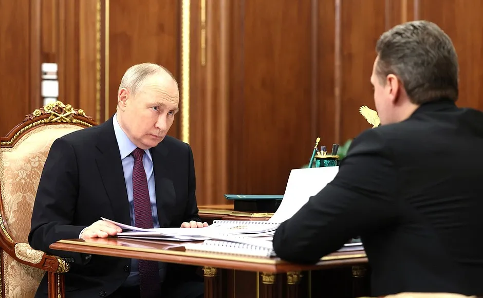 "Собирается в отпуск?": Путин заинтересовался графиком Деда Мороза