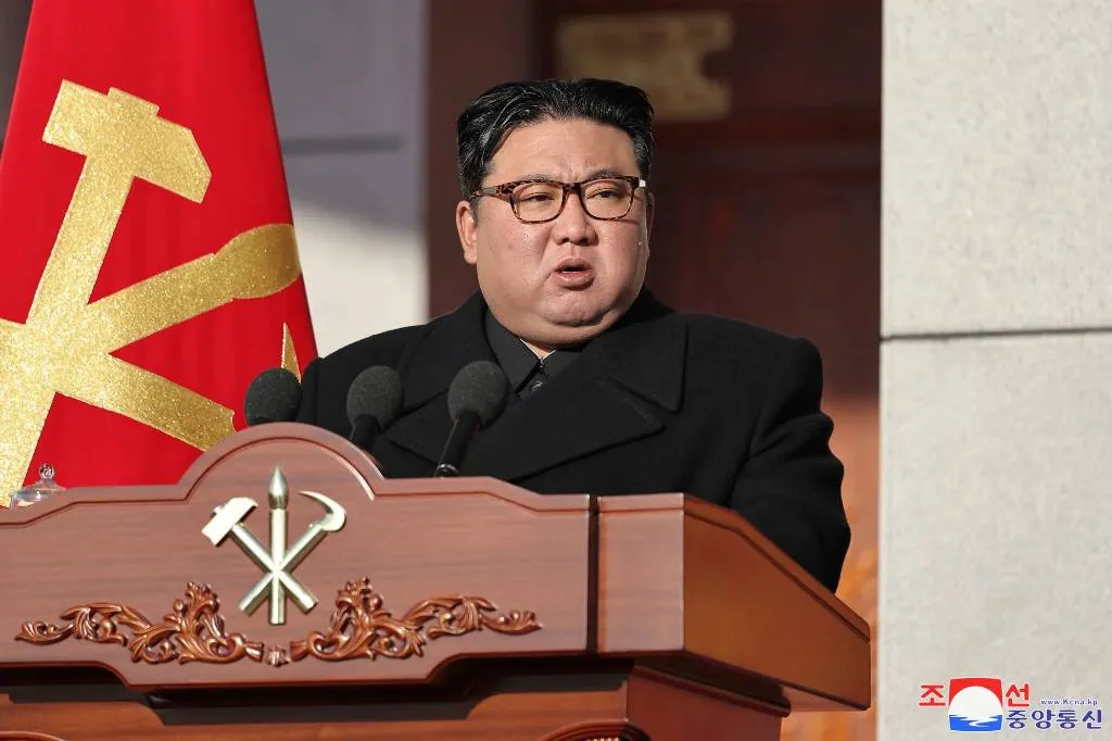 Ким Чен Ын изучил макет Сеула и обратился к корейцам, заговорив о войне