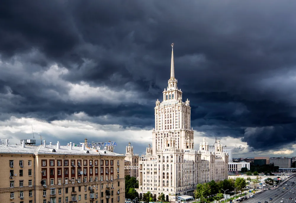 Коммунальные службы в Москве перевели на круглосуточное дежурство из-за непогоды
