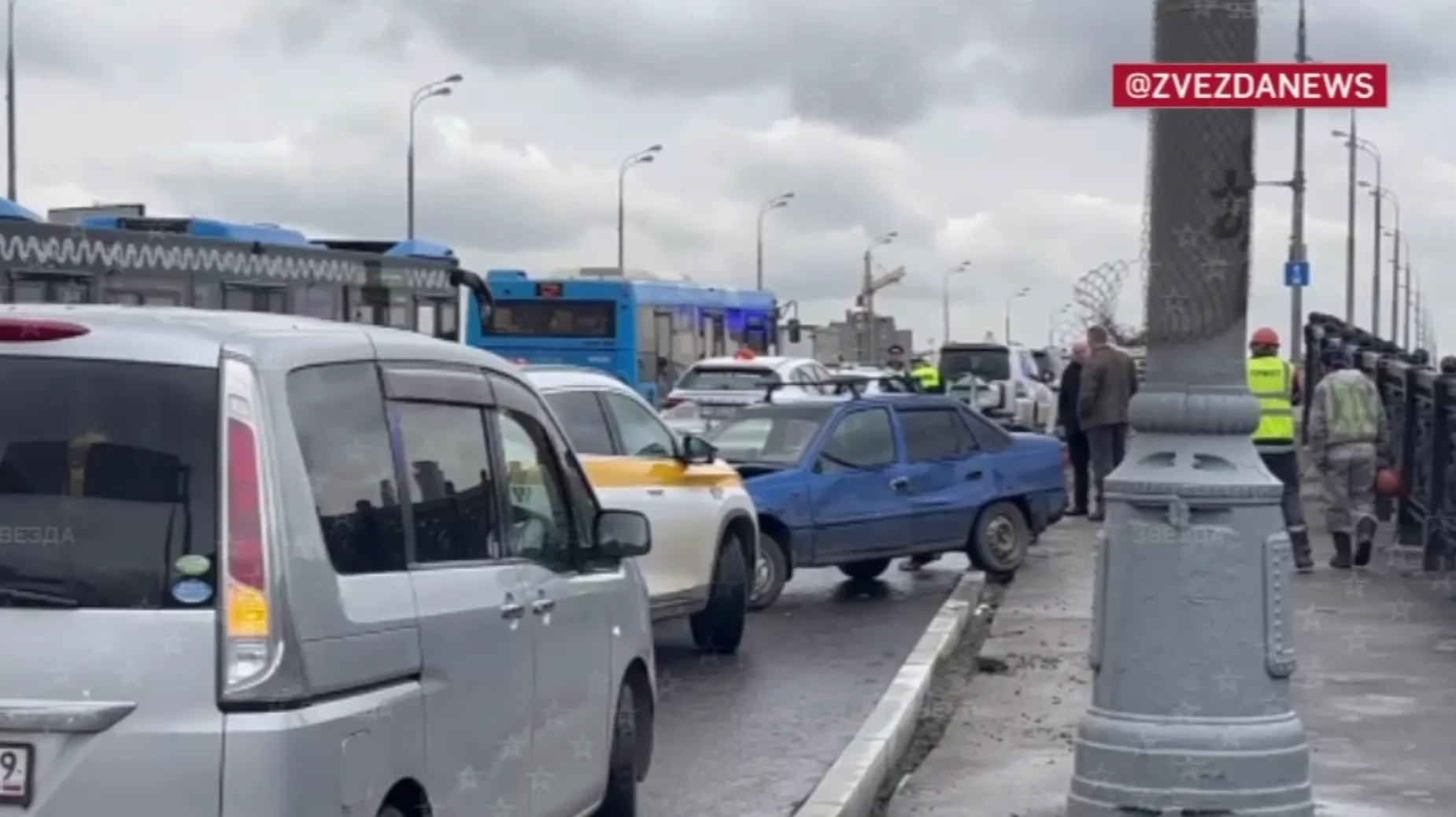 На проспекте Мира в Москве столкнулись восемь машин