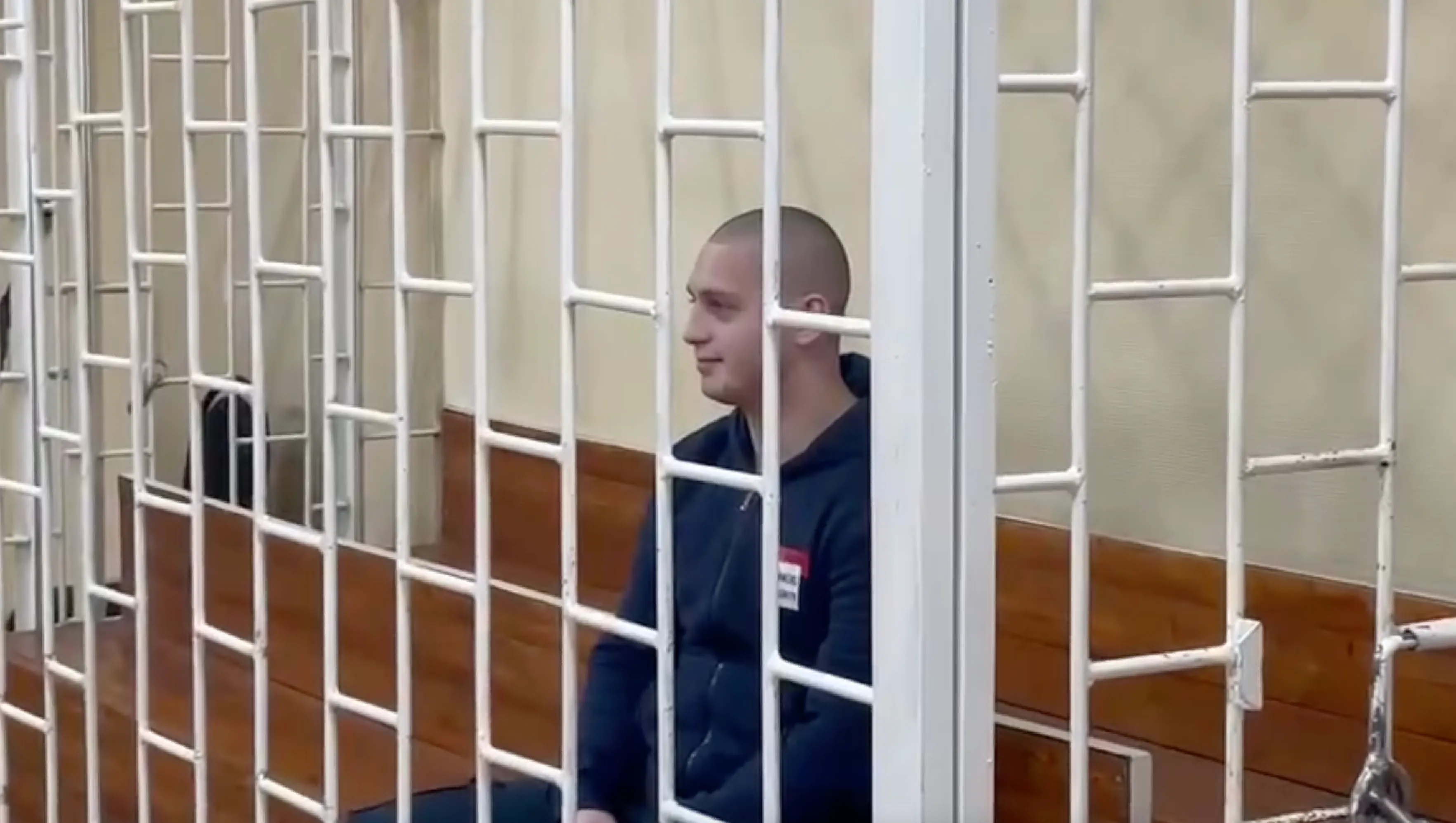 Курсант-убийца жуткой улыбкой ответил на 21 год тюрьмы за изнасилование и погребение девушки заживо