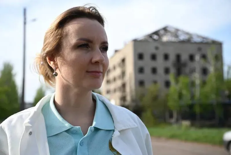 Львова-Белова посетила ДНР и наградила бойцов знаком Защитник семьи и детей