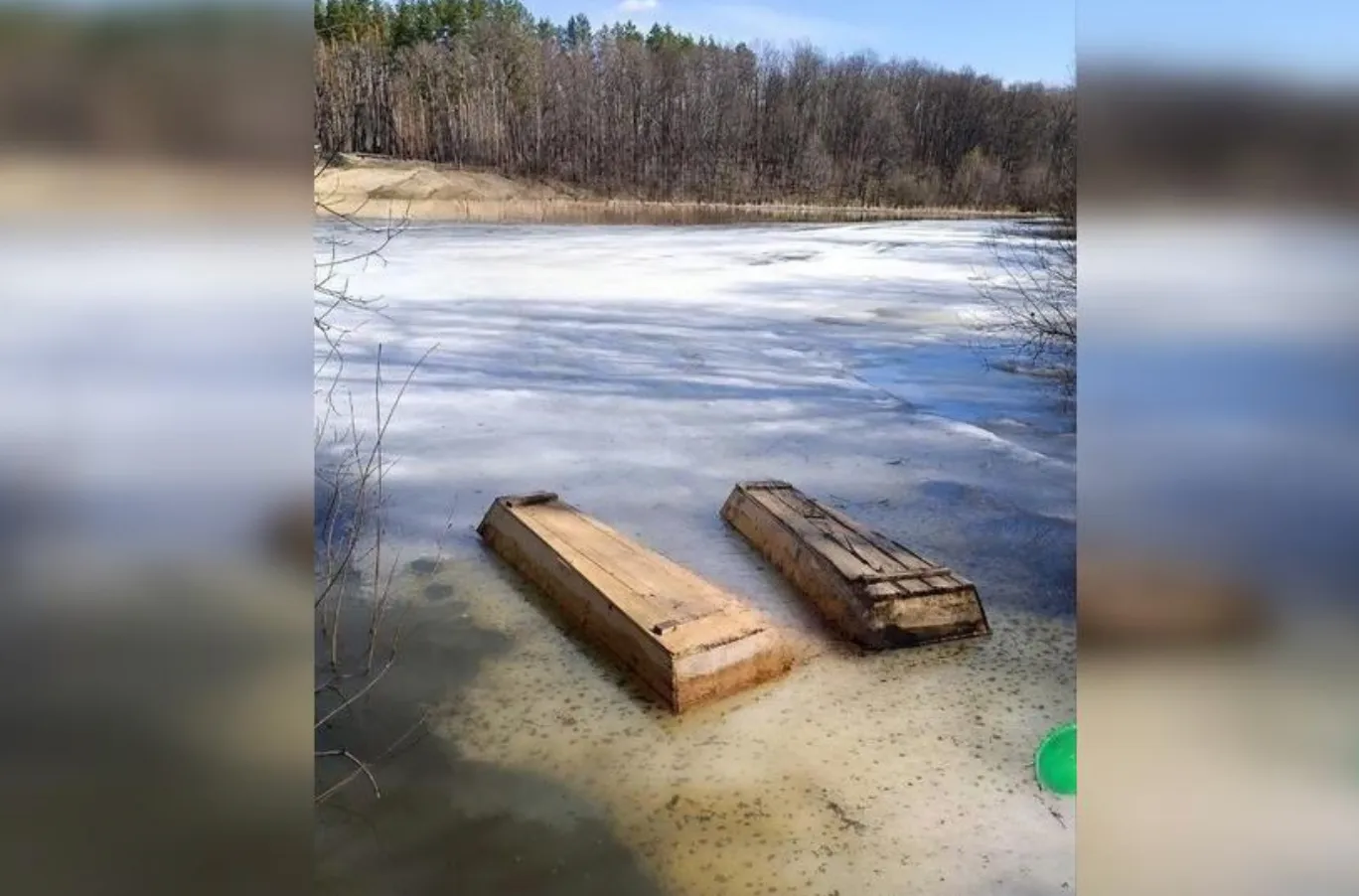 Плавающие в озере гробы напугали жителей Саранска
