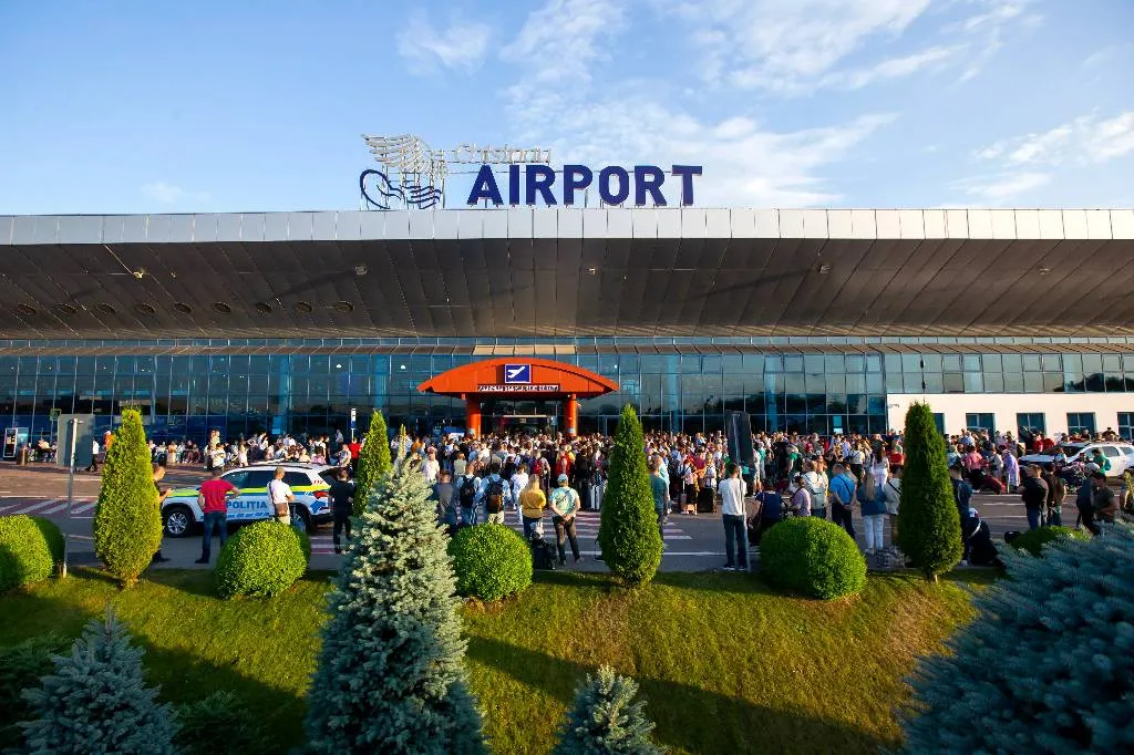 Участников съезда в Москве на несколько часов задержали в аэропорту Кишинёва