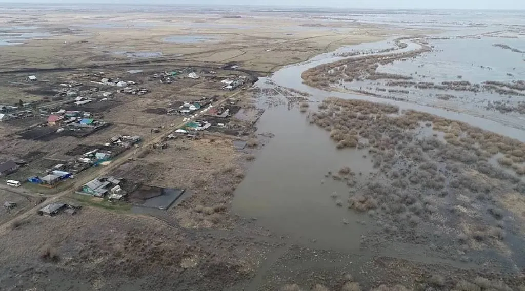 Вода в реке Тоболе вблизи тюменского села Коркино за сутки выросла почти на метр
