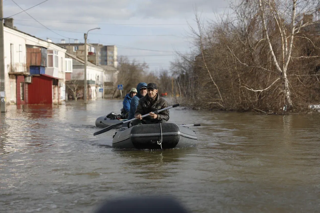 Затопленными из-за паводка остаются 14,8 тыс. жилых домов в 30 регионах РФ