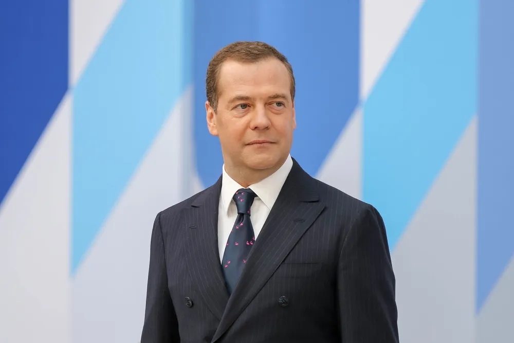 Медведев поздравил россиян с Днём Победы и опубликовал видео с трофейной техникой